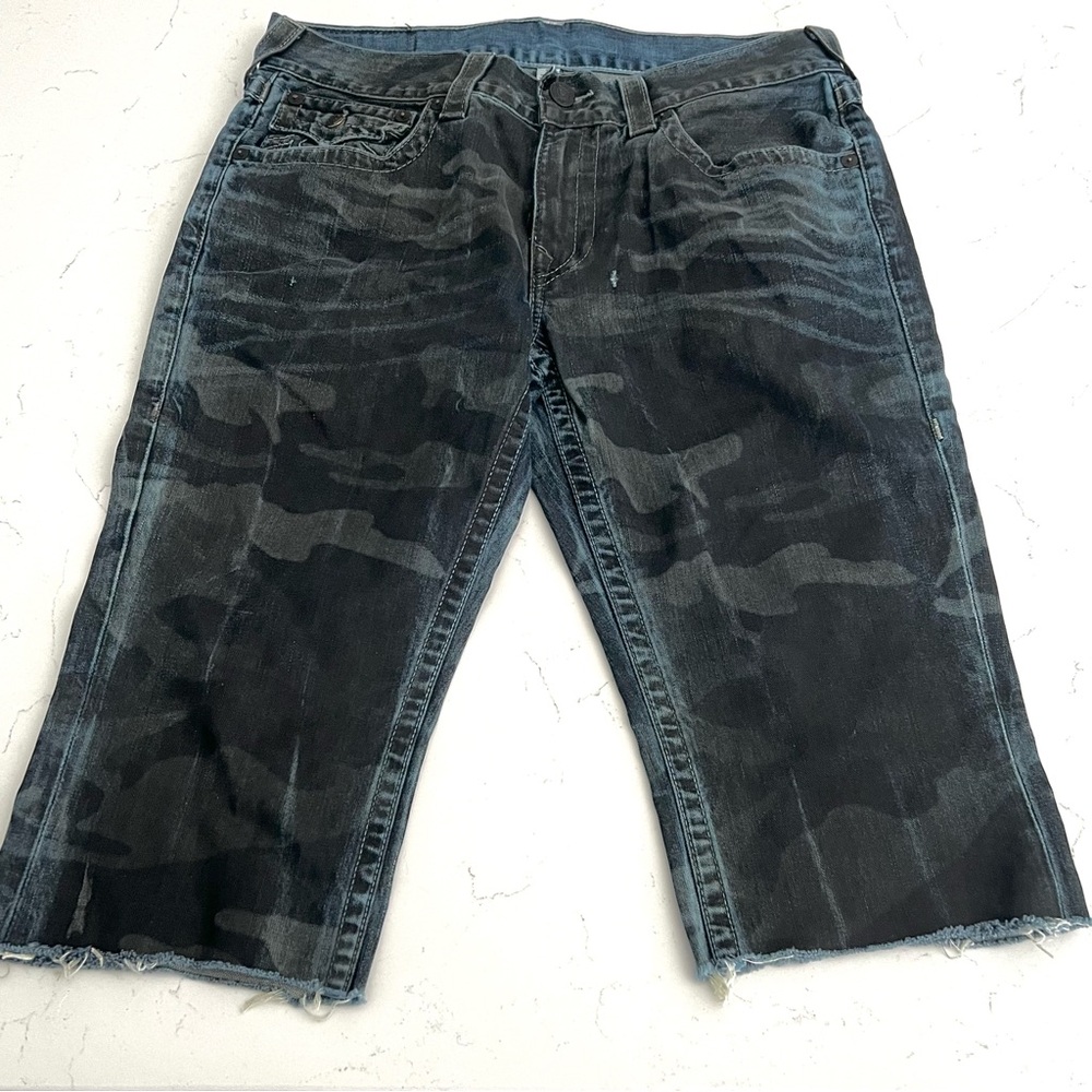 True Religion Men's Straight W flaps Laser Camo Shorts Size 33